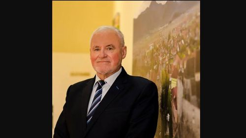 Fost primar din Ghimbav (Brașov), condamnat la 10 ani de închisoare pentru abuz în serviciu, după 8 ani de procese / Achiziții cu dedicație pentru stâlpi de ilumina și leagăne din lemn