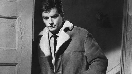 Actorul care a dat în România numele unei haine / Cum a ajuns ”alendelonul” haina care a înnebunit o țară întreagă în anii '70 -'80