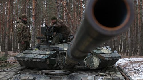 Cel puţin patru morţi şi nouă răniţi, inclusiv un copil, în bombardamente ruse la Herson în Ajunul Crăciunului. Armata rusă a atins zone rezidenţiale, instalaţii medicale, o şcoală