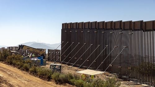 Copiii migranți nu mai pot fi expulzați imediat sub pretextul pandemiei, a decis un judecător federal din SUA