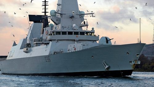 Marea Britanie dezminte afirmațiile Rusiei cu privire la o confruntare militară între nava HMS Defender și forțele rusești în largul Crimeii