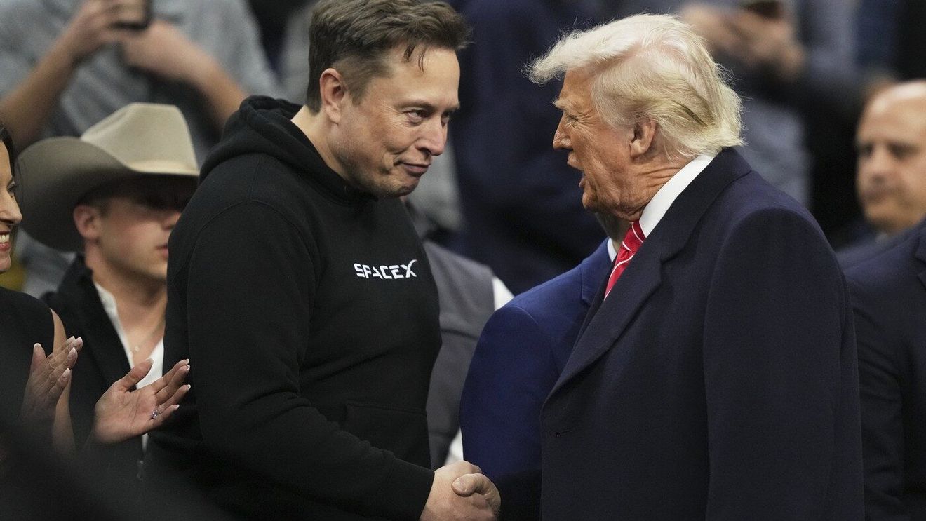 Trump crede că noul partid al lui Musk e „ridicol” / „Sunt întristat să văd cum Elon Musk a luat-o complet razna”