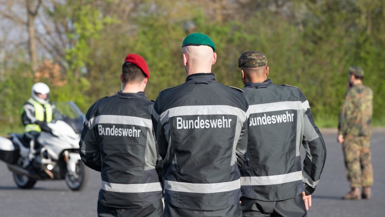 Lege controversată în Germania: Bărbații germani nu pot părăsi țara pentru mai mult de trei luni fără aprobarea autorităților militare