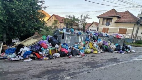 Demersuri pentru declararea stării de alertă în județul Hunedoara, după ce gunoiul a rămas neridicat în 61 de localităţi / Primăriile ar avea facturi neachitate  în valoare de aproape 14 milioane de lei