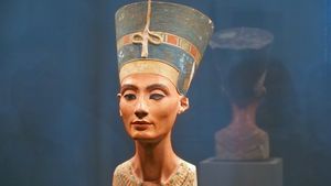 Bustul lui Nefertiti ar trebui returnat Egiptului, spun istoricii