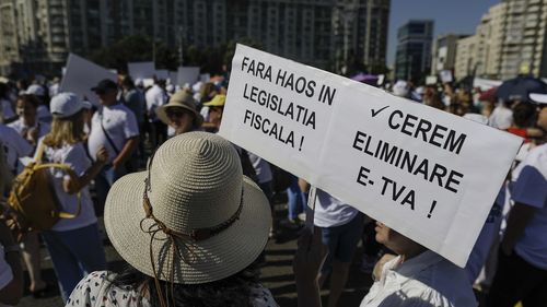 VIDEO Protestul antreprenorilor și contabililor împotriva guvernului Ciolacu / Manifestanții cer eliminarea birocrației fiscale care a dat peste cap mediul de afaceri / Protestatarii au ieşit nemultumiţi de la discuţiile cu ministrul Finanţelor