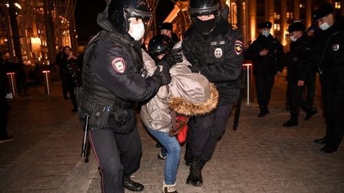 Universitatea din Sankt Petersburg îi exmatriculează pe studenții reținuți la protestele împotriva războiului declanșat de Vladimir Putin