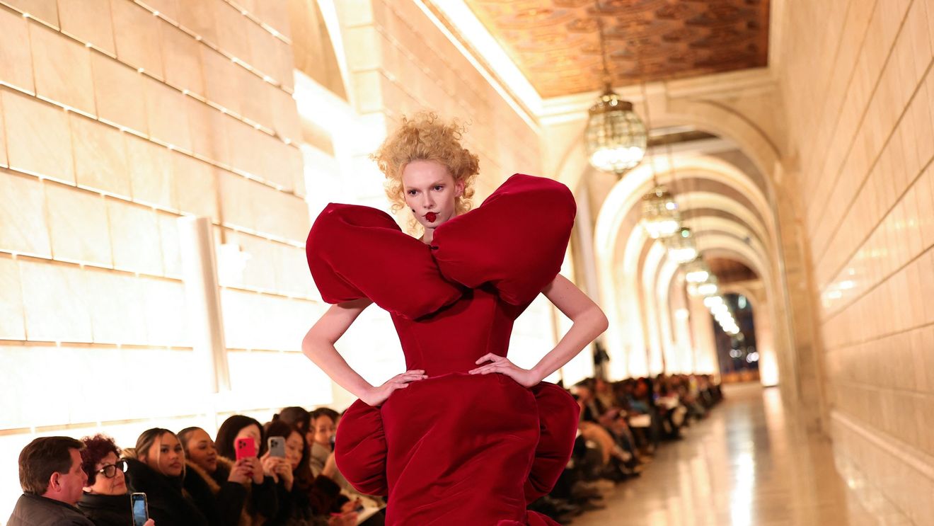 FOTO Colecția nebună a lui Marc Jacobs sezonul primăvară vară 2025 a fost prezentată la New York Fashion Week