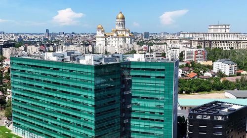EXCLUSIV Coțcărie imobiliară: Tribunalul Ilfov plătește la noul sediu chirie cu 50% mai mare decât prețul pieței, iar contractul e secret / Directoarea economică a instanței e nepoata Liei Savonea, șefa Înaltei Curți