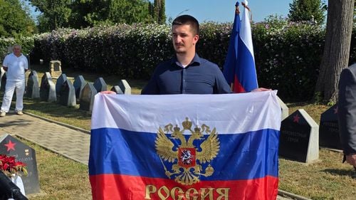 Steagul Rusiei a fluturat joi la Iași: ambasadorul Moscovei și rusofili locali au ținut lecții despre „denazificarea Ucrainei fasciste” / S-a sărbătorit a 80-a aniversare a victoriei coaliției antihitleriste din Al Doilea Război Mondial