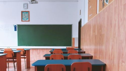 Peste 1.800 de elevi şi preşcolari din Constanța încep noul an şcolar în alte spaţii deoarece şcolile şi grădiniţele lor sunt în curs de reabilitare / Sunt relocate şi clase pregătitoare de la mai multe şcoli din municipiu