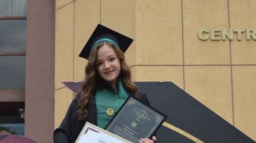 O tânără din Republica Moldova este şefă de promoţie la Universitatea Transilvania din Brașov: „România este țara perfectă pentru cei care vor o schimbare, vor să iasă din zona de confort”