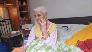 Cea mai vârstnică persoană din România a împlinit 111 ani / Noja Paladia este și cea mai în vârstă persoană din regiunea Balcanilor / ”Nu a mâncat niciodată prăjituri din comerț, nici nu le gustă” / Preferata ei e ”Tiramisu”