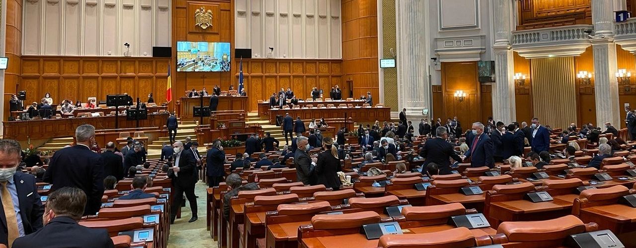 Amendament depus de parlamentarii PNL şi USR ca toţi demnitarii să fie obligaţi să depună declaraţii de interese financiare / Declaraţiile vor deveni publice în termen de maximum 60 de zile de la generarea lor de către Agenţia Naţională de Integritate