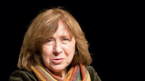Scriitoarea belarusă Svetlana Aleksievici: Putin se bucură de sprijinul majorităţii ruse care se simte umilită / ”Nimeni în Rusia nu ştie adevărul, este o ţară închisă”