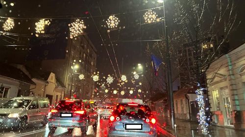 Fără beculețe de sărbători, în Cluj, între orele 00:00 și 04:00 dimineața / ”Nu vom afecta sub nicio formă iluminatul public stradal care va funcționa neîntrerupt”