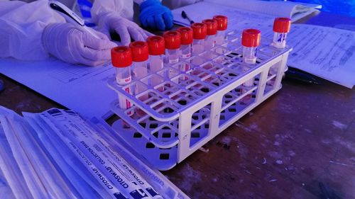 ULTIMA ORĂ 4.267 de noi cazuri de infectare cu coronavirus în România din 20.392 de teste / Record de bolnavi în stare gravă la ATI - 1.334 de persoane / Bucureștiul și alte opt județe sunt în scenariul roșu