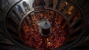 G4Media: Lumina Sfintei Învieri să vă aducă tuturor liniștea sufletească și convingerea că vom întâmpina un viitor mai pașnic. Hristos a Înviat!