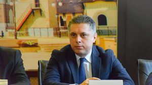 Deputatul PNL Mugurel Cozmanciuc, ultimul politician de pe lista doctoranzilor de la Academia SRI, a fost exmatriculat de două ori din cadrul școlii doctorale / Cozmanciuc: Nu comentez