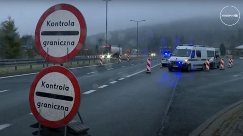 Fermierii polonezi au blocat două importante puncte de trecere a frontierei cu Germania