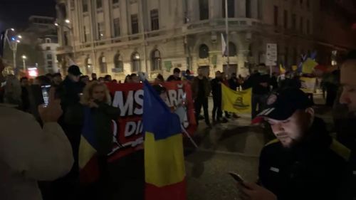 Jandarmeria a dat 40 de amenzi după protestul din Piața Universității împotriva certificatului verde / Majoritatea sancțiunilor au fost aplicate pentru că nu s-a purtat masca de protecție