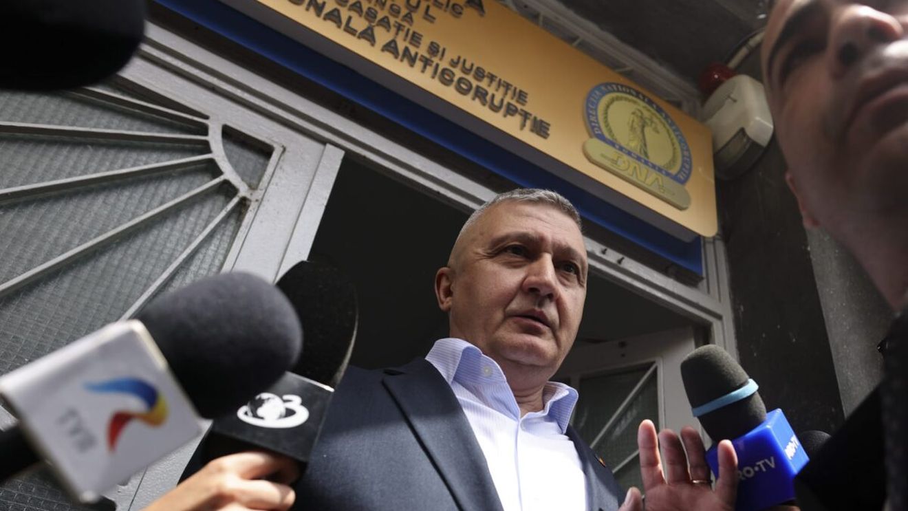 Generalului Vlad Gheorghiță, șeful Statului Major al Apărării, nu îi va fi restituit telefonul ridicat de procurorii militari DNA, a decis Curtea de Apel București