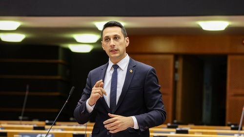 Europarlamentarul Vlad Gheorghe: Am solicitat azi Comisiei Europene să respingă modificările propuse de guvernul PSD-PNL la PNRR. Este clar că tăieri iresponsabile - minus 740 de milioane de la spitale - pun în pericol cetățenii europeni