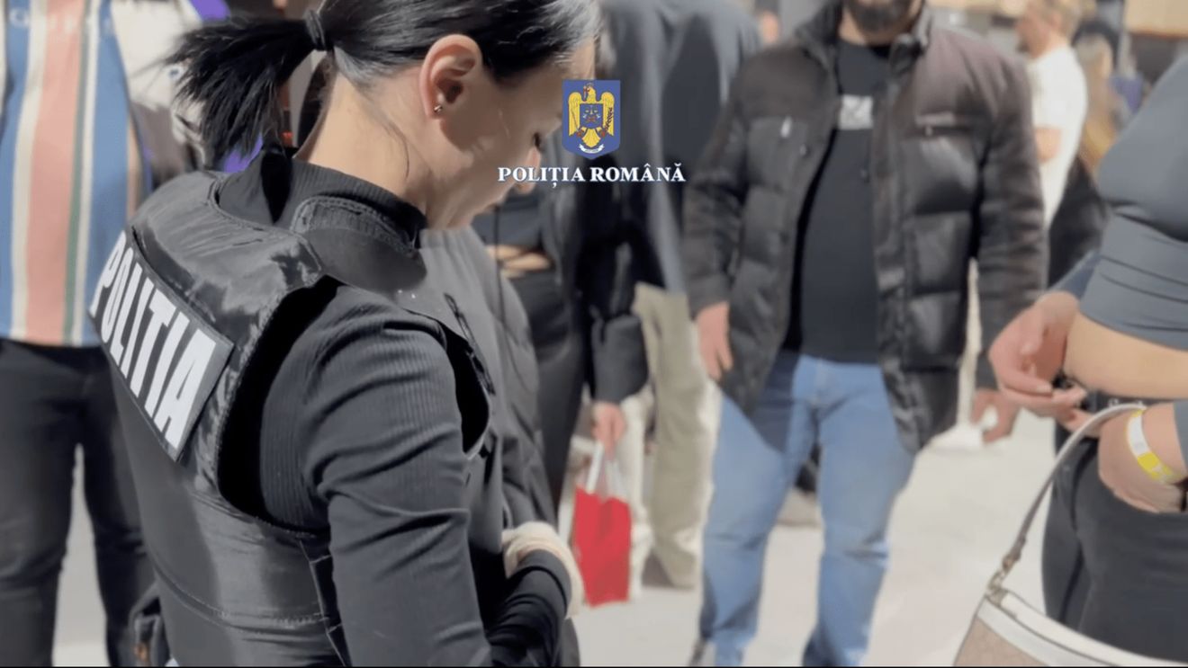 11 persoane, printre care un poliţist, arestate la Piatra Neamț pentru constituire a unui grup infracţional și trafic de droguri de mare risc