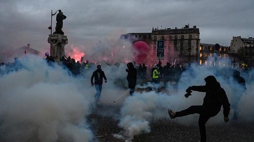 Proteste împotriva reformei pensiilor în Franța: Jumătate de milion de manifestanți la Paris, 2,8 milioane în toată țara, potrivit sindicatelor