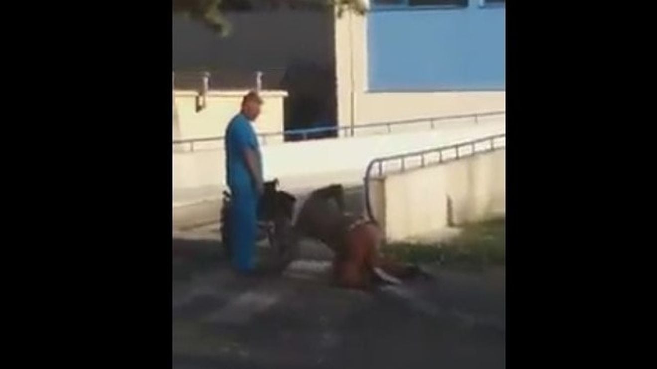 VIDEO Cazul bărbatului care se târa în genunchi în fața Spitalului din Călărași. Premierul Dăncilă anunță un control