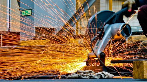 Statul pune la bătaie 288 de milioane de lei pentru firmele care investesc în modernizarea producției și digitalizare