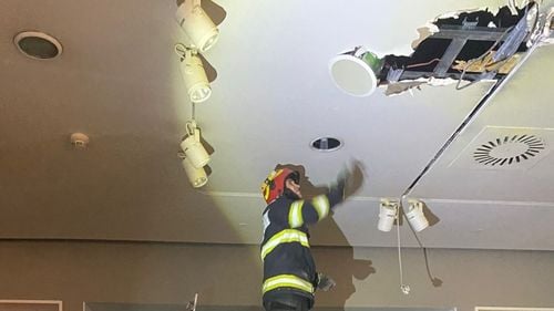 Tavanul mall-ului Atrium din Arad a luat foc. Nu sunt victime