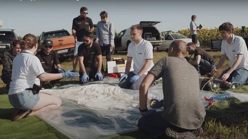 VIDEO Moment istoric: Compania românească CryptoDATA a lansat cu succes în stratosferă un satelit experimental purtat de un balon meteo. Miza: un nou internet ”utilizabil fără restricții sau aprobări”