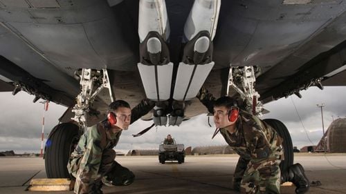 România cumpără bombe ghidate americane de mare precizie GBU-39B pentru avioanele F-16. Costurile pachetului și la ce pot fi folosite munițiile