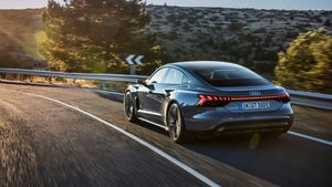 Premieră în România: Au fost vândute mai multe mașini electrice și hybrid decât autoturisme diesel / Vânzarea autoturismelor echipate cu motoare diesel a scăzut cu o treime