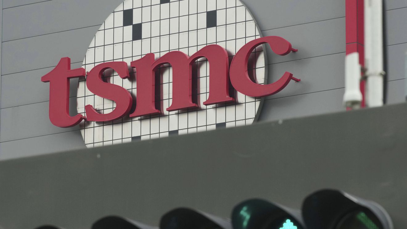 Trump amenință TSMC cu tarife vamale / Reacția Taiwanului: Afacerile cu semiconductori reprezintă un model „win-win”