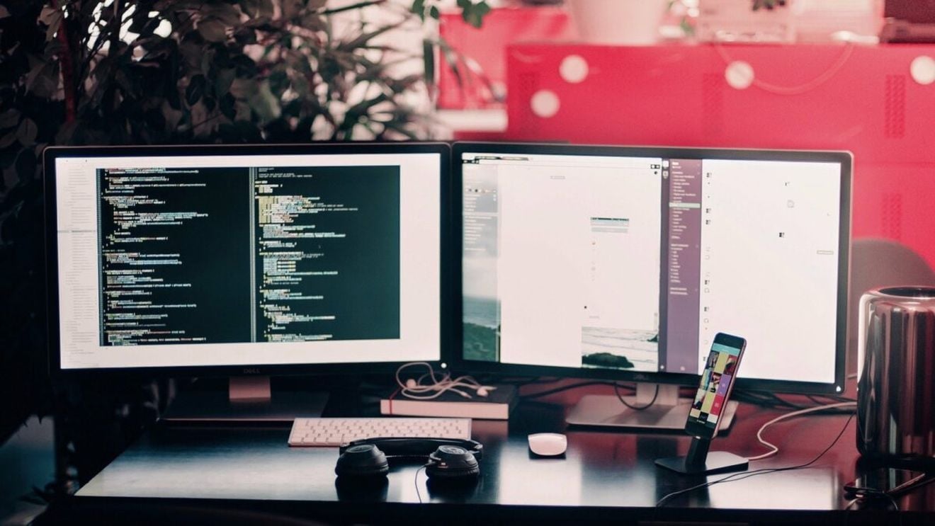 ANALIZĂ România, printre performerele în IT din fostul spațiu socialist. Cât câștigă un IT-ist român în comparație cu unul din Ungaria sau Moldova