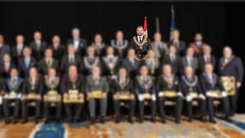 EXCLUSIV Un fost colaborator îl acuză pe ”emisarul” mason Dragoș Sprînceană de țepe: ”L-am prins când falsifica confirmările de plată de la clienți” / ”Nașul” său este fost șef la Oficiul pentru Jocuri de Noroc și director în Ministerul Digitalizării / Împrumut de 350.000 de dolari de la un consilier PSD / ”Nu mai e în cercurile lui Trump”