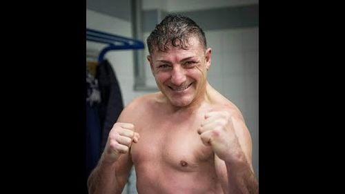 Povestea lui Luigi, boxerul italian care nu câștigă, dar continuă să urce în ring după 105 înfrângeri / ”Nu renunț la adrenalină” / Câștigă 800 de euro pentru fiecare bătaie