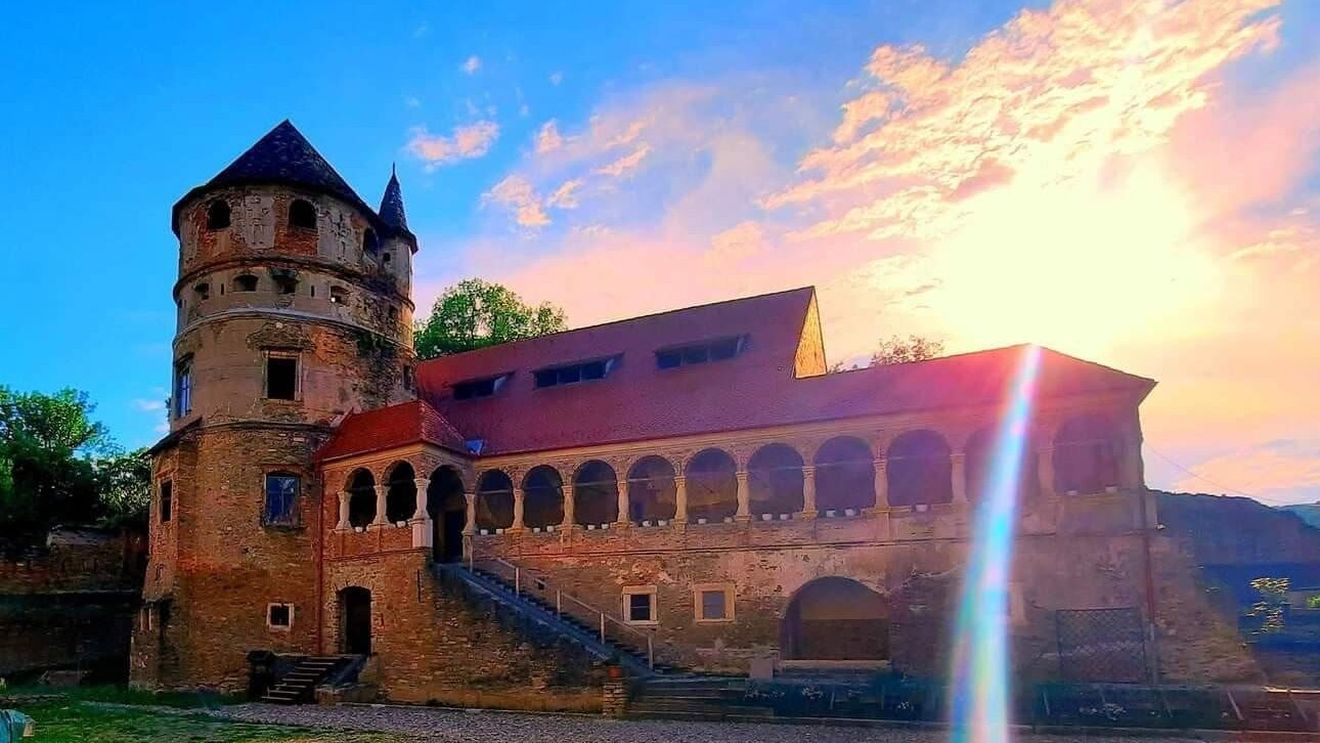 Castelul vechi de 300 de ani al familiei Bethlen din Criș a devenit un hotel de lux