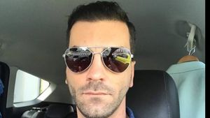 Directorul Filarmonicii Oltenia, care spusese că mamele cu copii la proteste merită „măcar un glonț în cap”, nu demisionează pentru că are ”proiecte” de continuat