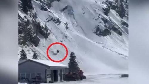 VIDEO O telecabină s-a prăbușit la Engelberg (Elveția) din cauza vântului puternic / Un schior se afla în ea și a decedat / Domeniul Titlis este cel mai mare din centrul Elveției, cu un total de 82 de kilometri de pârtii