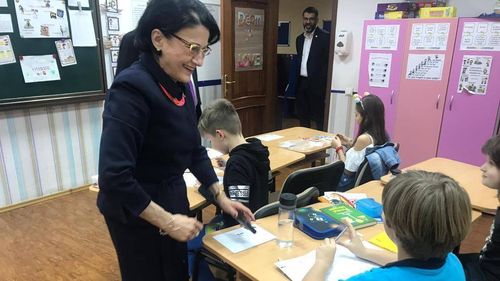 Ministerul Educației are bani de WC doar pentru 858 de școli, desi Andronescu a promis toalete în 1.489 de școli