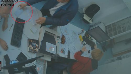 STENOGRAME Cum spune DNA că se pensionau militarii pe motive medicale, cu șpagă la șeful secției de Neurochirurgie de la ”Carol Davila”: ”Vrei să intri în comisie? (...) Tre să mai căutăm, că nu-ți ajung astea ce ai aicea (...) Îți mai dau paișpe zile de concediu și după aceea să mai facem o internare să vedem ce mai găsim” 