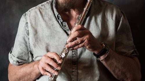 Solistul trupei Jethro Tull ajută pisicile fără stăpân din Oradea / ”Cele mai bune pisici pe care le-am avut în ultimii 50 de ani au fost cele găsite la ferme sau pe străzi”