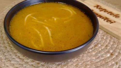 Supă de oase de vită – rețetă și beneficii pentru sănătate/ De secole, este folosită atât ca bază pentru alte preparate, cât și ca remediu natural pentru întărirea organismului