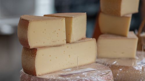 Andreea Popa, expert în domeniul brânzeturilor: „Brânza de burduf ar putea fi cartea noastră de vizită în lume” / „Telemeaua nu este cu nimic mai prejos decât faimoasa brânză feta”