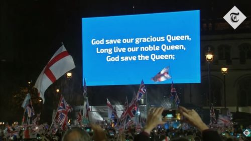 VIDEO Nigel Farage a fost primit ca un star rock pe melodia ”The Final Countdown”, în timp ce britanicii își urau ”Brexit fericit!”