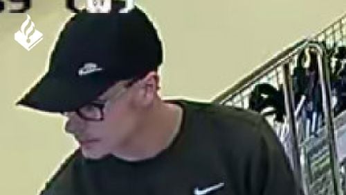 Poliția olandeză caută un bărbat care ar avea legătură cu furtul coifului de la Coțofenești și a brățărilor dacice de la muzeul Drents din Assen