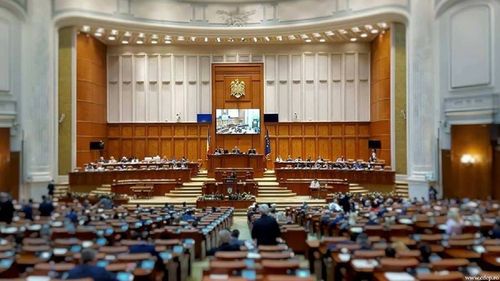 Proiectele de legi ale Educației au ajuns în Parlament și au împreună 500 de pagini / Salarizarea profesorilor a fost eliminată